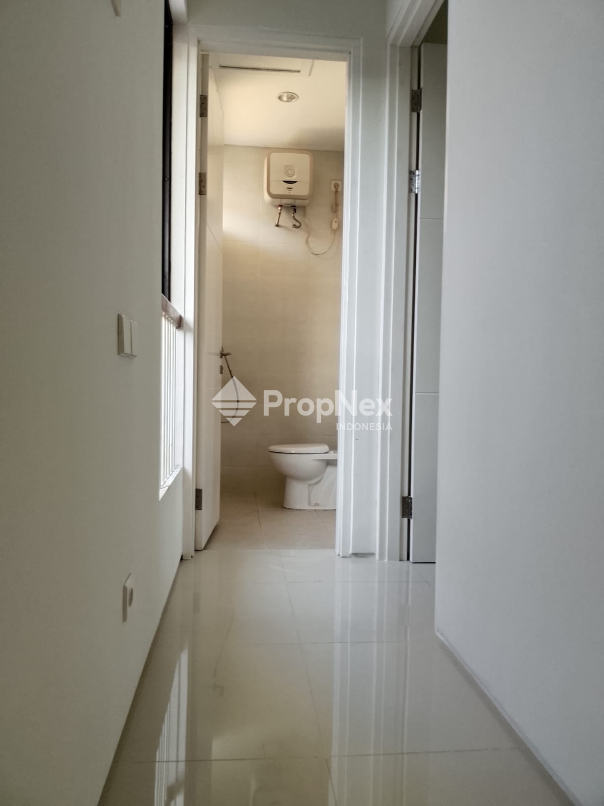 DIJUAL / DISEWAKAN – Rumah 2 Lantai North West Hill — foto 4